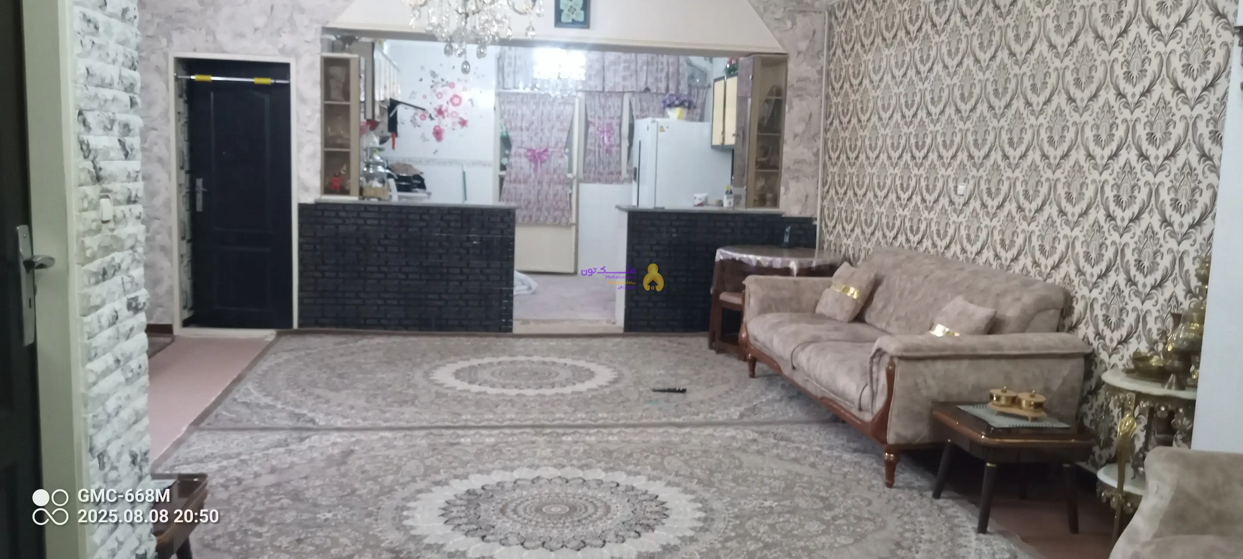 ملک تک واحدی دارای یک باب مغازه ۲۱متری وفعال میباشد