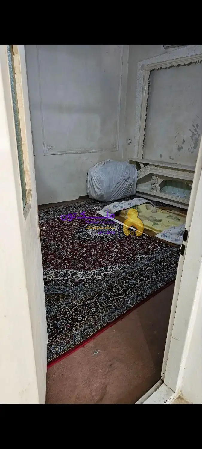 منزل مسکونی کلنگی قابل سکونت حیاط دار 134 متری