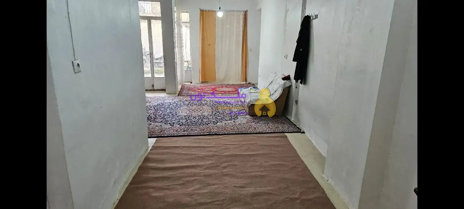 منزل مسکونی کلنگی قابل سکونت حیاط دار 134 متری