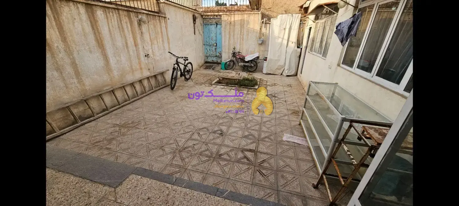 منزل مسکونی کلنگی قابل سکونت حیاط دار 134 متری