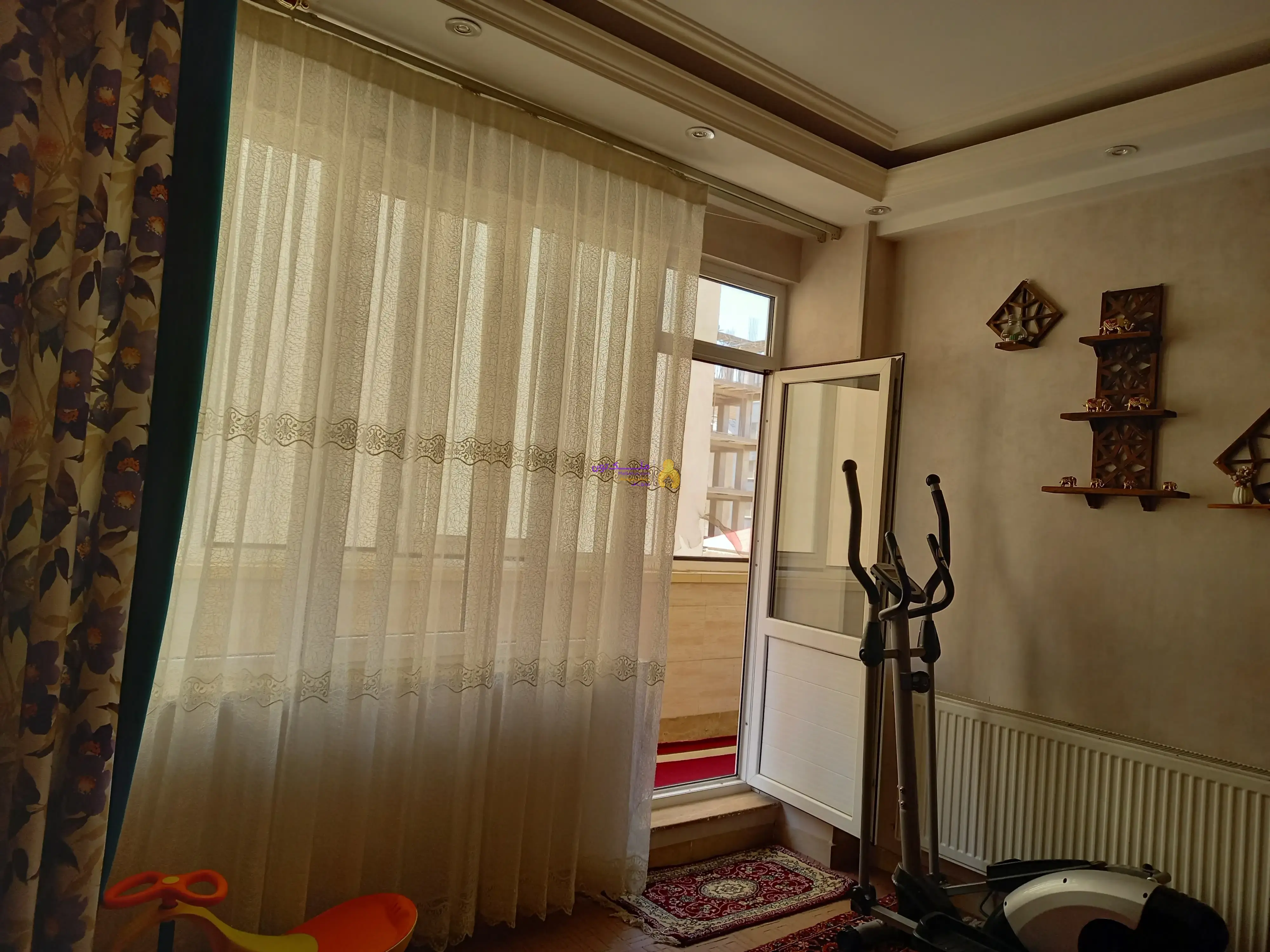 فروش آپارتمان ۱۳۲مترسه خوابه ،جنوبی ،پرواز